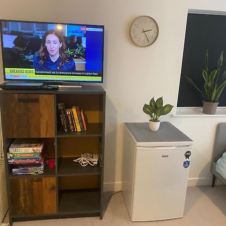 Very Large Double Room With Corner Sofa, Sky Tv, Netflix Etc, Fridge And Microwave Newhaven Dış mekan fotoğraf