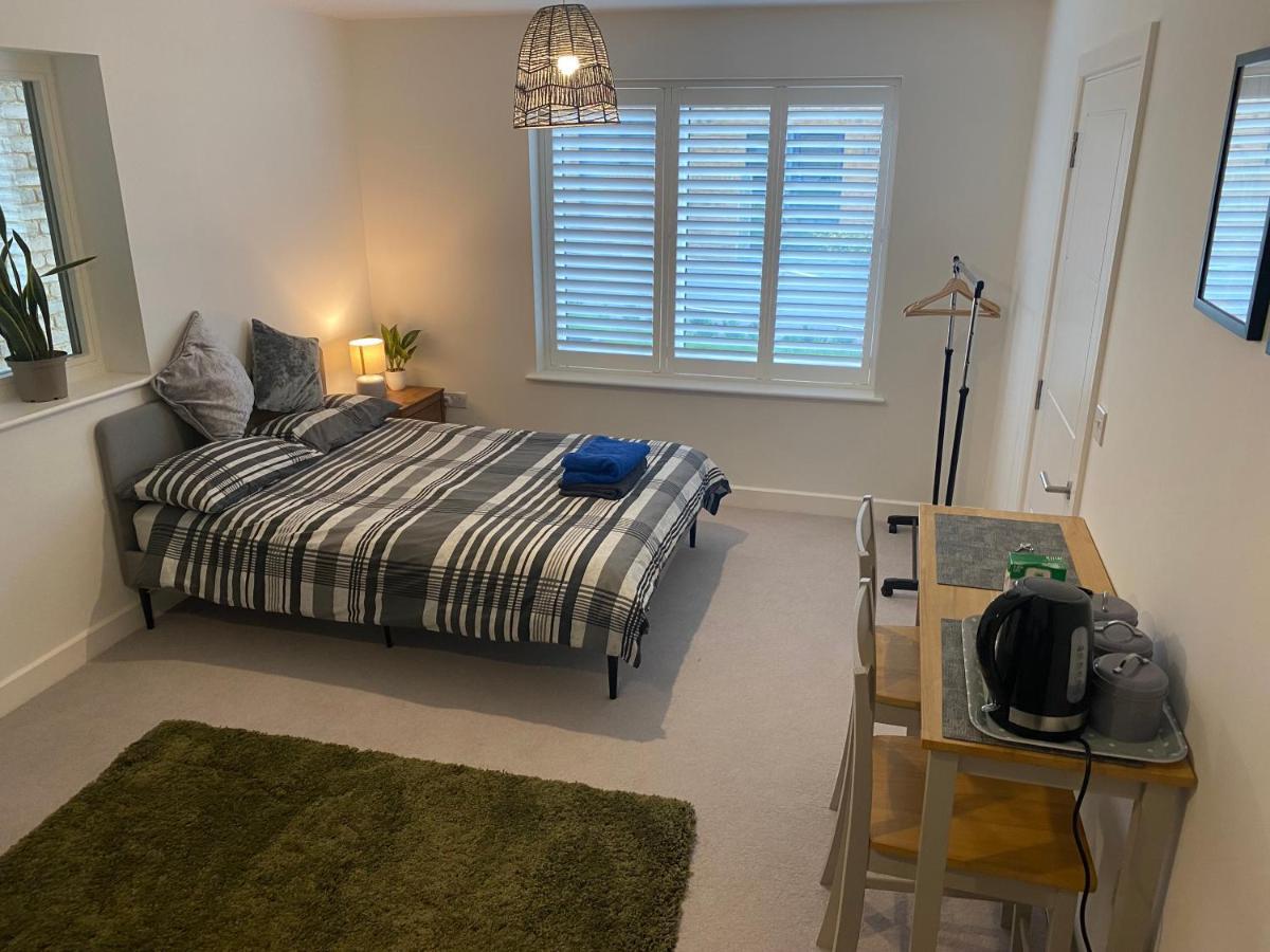 Very Large Double Room With Corner Sofa, Sky Tv, Netflix Etc, Fridge And Microwave Newhaven Dış mekan fotoğraf