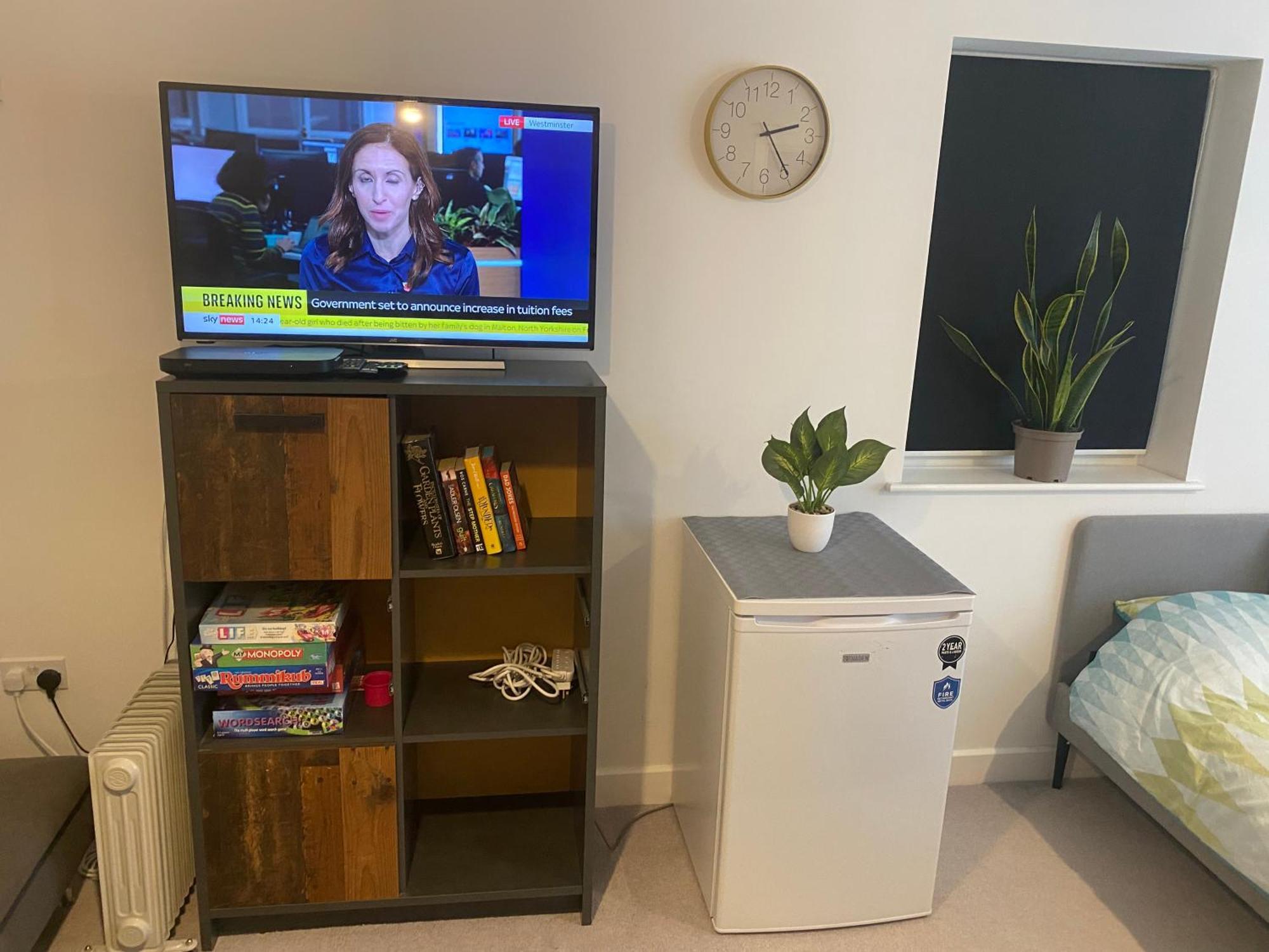 Very Large Double Room With Corner Sofa, Sky Tv, Netflix Etc, Fridge And Microwave Newhaven Dış mekan fotoğraf